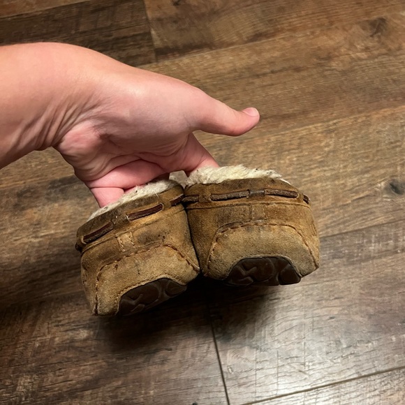 UGG Women’s Dakota Moccasins - Chestnut, Size 11 - Picture 5 of 7